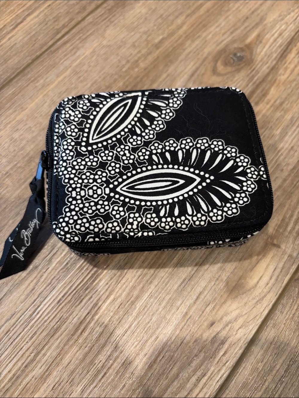 Vera Bradley Black and White Paisley Zip pull Case